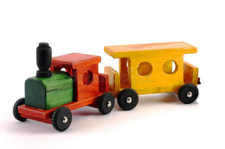 一列明亮的木制玩具火车