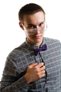 一个戴眼镜的汉森青年图片