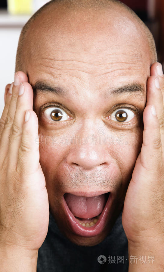 声尖叫幸福的停止夫妻俩扯头发帅哥用扩音器喊竖起大拇指年轻人对白色