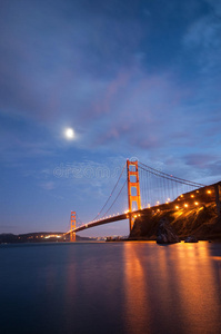 黄昏时分的旧金山金门大桥