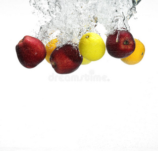 落水的水果图片