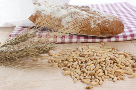 农家面包和谷类食品图片