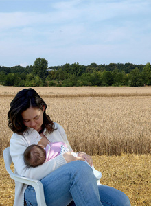 母乳喂养照片