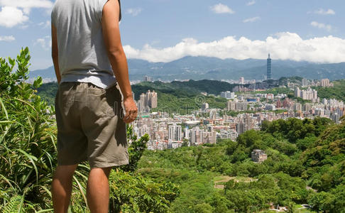 美丽的城市风景，站着看远处