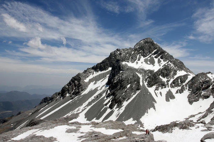 有游客的山峰照片-正版商用图片0ileg6-摄图新视界