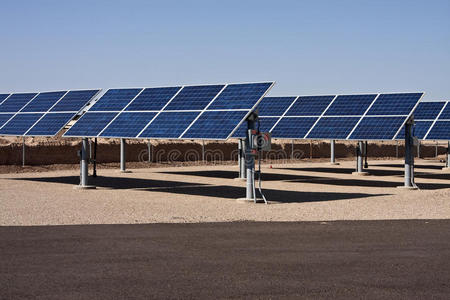 太阳能电池板集能场照片