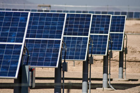 太阳能电池板集能场照片
