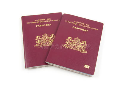 两本荷兰护照