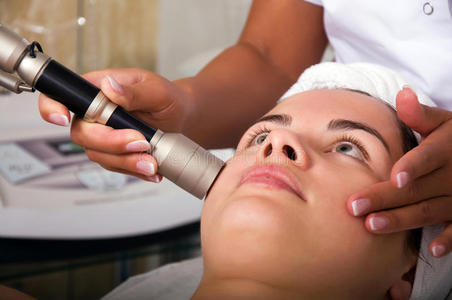 美容院卸妆图片