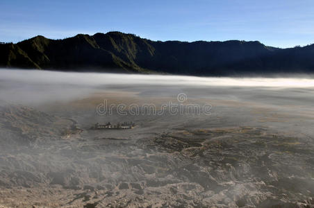 古农布罗莫山谷