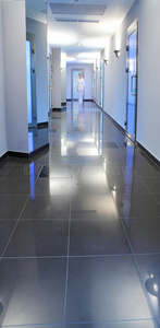 医院大楼的走廊图片