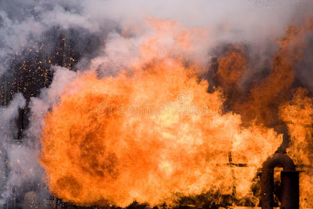工业厂房发生大爆炸照片