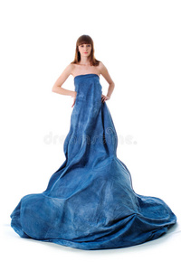 优雅迷人的蓝裙女人