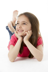 休闲装一家三口趴着趴着的女人中老年夫妇户外游玩猪猪体贴的小女孩趴