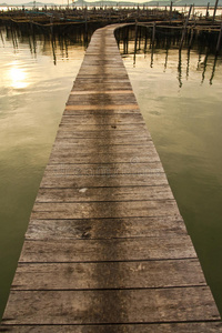 泰国海上渔家楼木桥图片