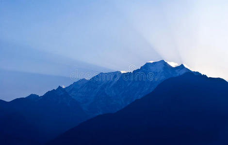 尼泊尔喜马拉雅山脉的山地景观