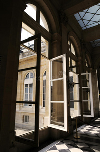 古典建筑大窗走廊图片