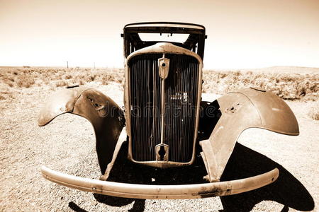 废弃的复古美国车图片