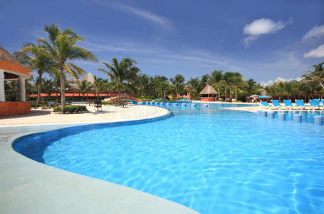 海滩度假酒店游泳池照片