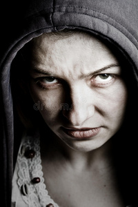 阴险恐怖阴险的女人,邪恶的眼睛照片