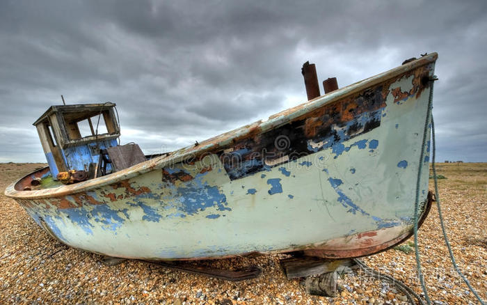 旧渔船废弃腐烂