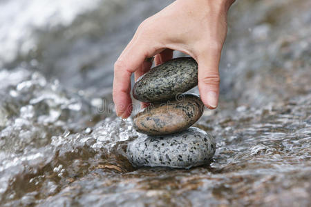 水中禅石