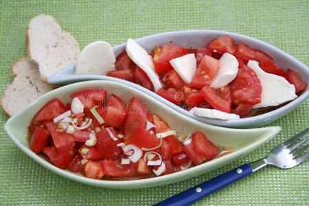 新鲜的西红柿沙拉图片