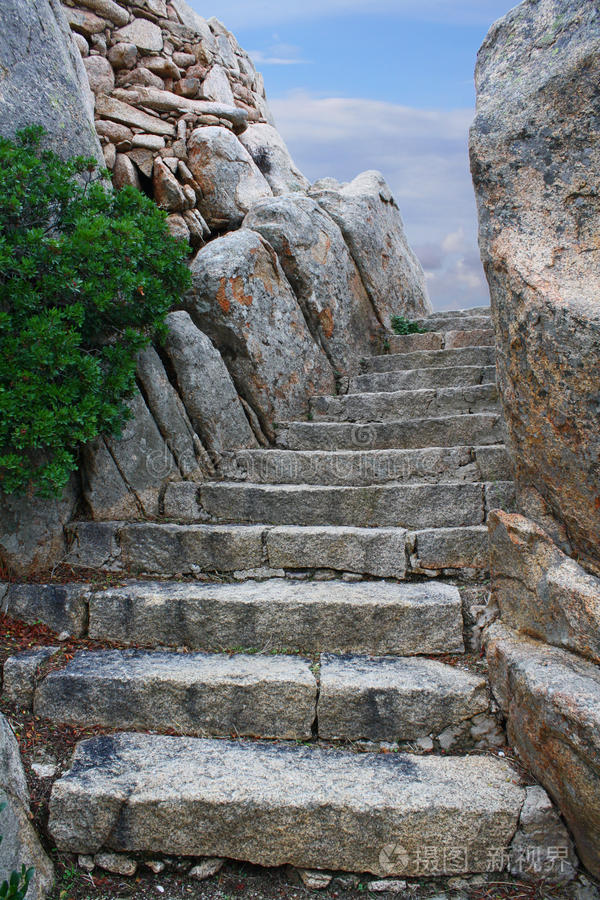 下载小样发票合同问题/举报木制徒步小径通往天堂的阶梯山上的旧石阶
