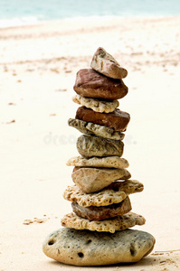 海滩上的石头幸福