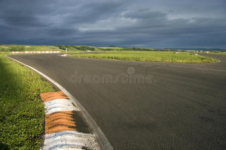 空空的赛道。