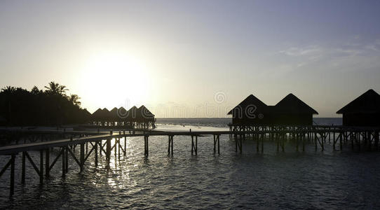 马尔代夫日落水景别墅图片