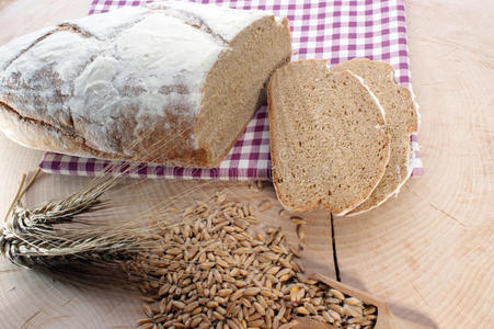 农家面包和谷类食品图片