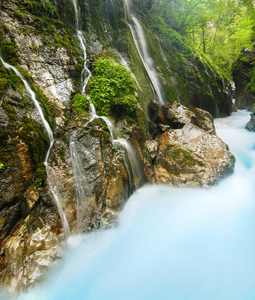 高山小溪