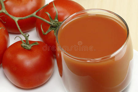 果汁和西红柿