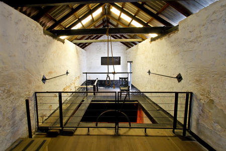 绞刑试用旧监狱绞刑架照片