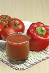 果汁西红柿和辣椒