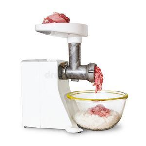 妈妈看着它, 双手捧着碗肉在绞肉机地面金钱概念.