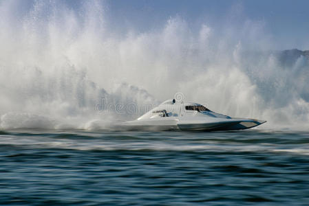 艇鲅鱼水翼艇比赛照片