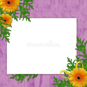 紫罗兰色背景上的花朵框架
