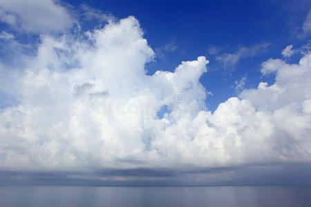 场景 遥远的 海洋 旅行 风景 自然 天气 天空 波动 液体