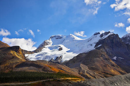 雄伟的山景，