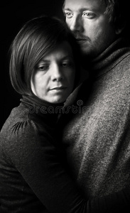 安慰情侣情侣拥抱照片