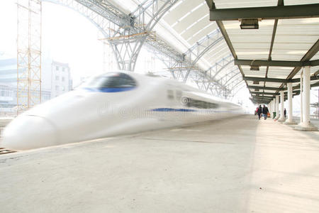 火车开动快车开动摄影图