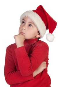 戴圣诞帽的可爱男孩在想