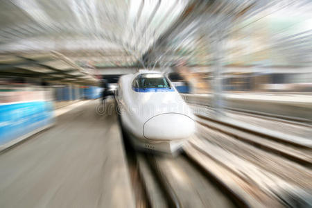 火车开动快车开动摄影图