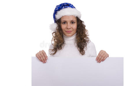 戴着圣诞帽的女人拿着空白信息