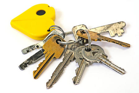 一串钥匙被白色隔离照片