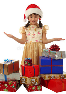 有很多圣诞礼物盒的小女孩