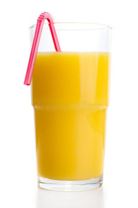 一杯带管的橙汁