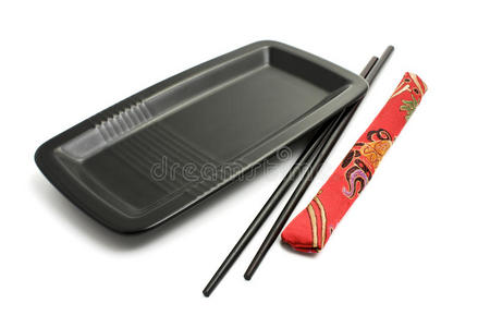 盖，黑筷子和盘子